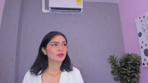 Snapshot of tiffany_mendez chatting on 05-06-26, 12:10 tiffany_mendez online show from 05-06-26, 12:10
