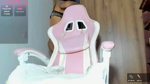 Snapshot of tiffany_sexy_trans chatting on 10-19-25, 02:12 Tiffany online show from 10-19-25, 02:12