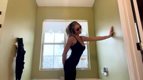 Snapshot of tiffanydove chatting on 01-30-25, 05:17 Tiffany Dove online show from 01-30-25, 05:17