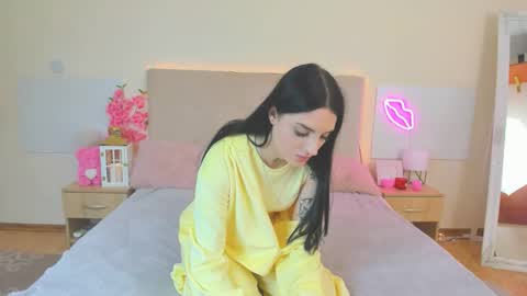 Snapshot of tiffanyhhotx chatting on 04-01-26, 12:28 Tiffani online show from 04-01-26, 12:28