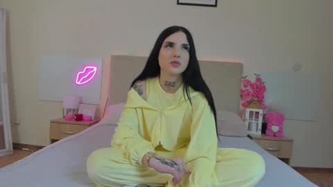 Snapshot of tiffanyhhotx chatting on 04-03-26, 12:36 Tiffani online show from 04-03-26, 12:36