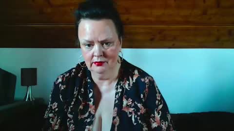 TiffanyMature online show from 11-21-25, 10:47