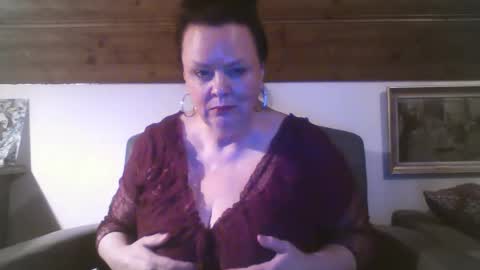 Snapshot of tiffanymature chatting on 01-13-26, 03:50 TiffanyMature online show from 01-13-26, 03:50
