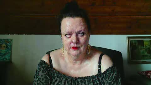 Snapshot of tiffanymature chatting on 02-06-26, 08:40 TiffanyMature online show from 02-06-26, 08:40