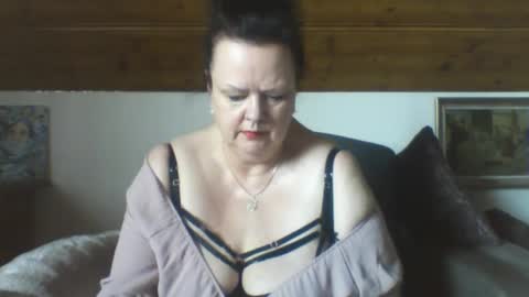 Snapshot of tiffanymature chatting on 03-11-26, 11:05 TiffanyMature online show from 03-11-26, 11:05