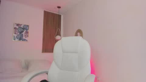 Tiffany online show from 11-24-25, 11:21