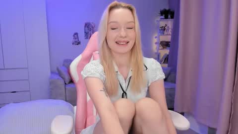 Snapshot of tiffy_fox chatting on 11-25-25, 03:17 Tiffany online show from 11-25-25, 03:17