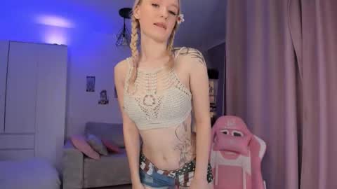 Snapshot of tiffy_fox chatting on 01-17-26, 03:22 Tiffany online show from 01-17-26, 03:22