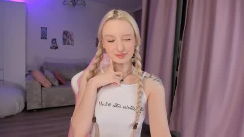 Snapshot of tiffy_fox chatting on 02-21-26, 03:29 Tiffany online show from 02-21-26, 03:29