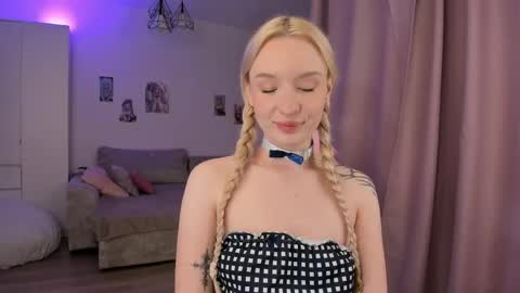 Tiffany online show from 04-19-26, 03:28