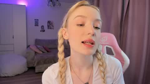 Tiffany online show from 04-26-26, 03:26