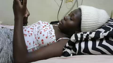 Snapshot of tight_pussie chatting on 10-30-25, 09:15 tight_pussie online show from 10-30-25, 09:15