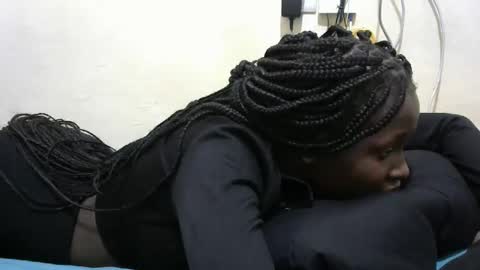 Snapshot of tight_pussie chatting on 11-11-25, 07:19 tight_pussie online show from 11-11-25, 07:19