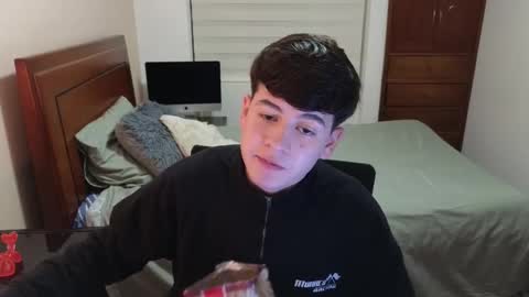 Snapshot of tightncuteass chatting on 10-24-25, 02:41 Camilo online show from 10-24-25, 02:41