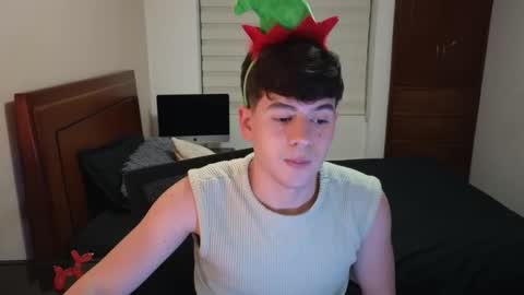 Snapshot of tightncuteass chatting on 11-04-25, 12:32 Camilo online show from 11-04-25, 12:32