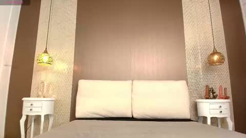 T I F F A N Y online show from 11-10-25, 08:08