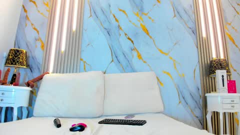 T I F F A N Y online show from 04-04-26, 09:01