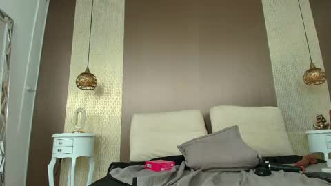 T I F F A N Y online show from 04-28-26, 02:27