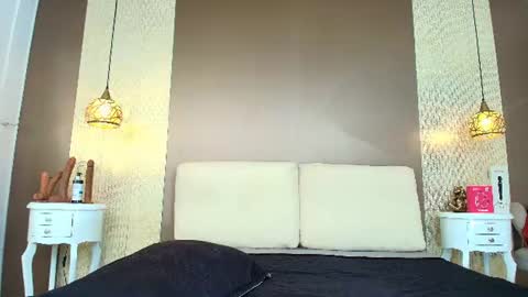 T I F F A N Y online show from 07-22-26, 07:05