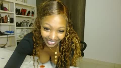 Snapshot of tilly_ebony chatting on 07-07-26, 11:36 Tilly online show from 07-07-26, 11:36