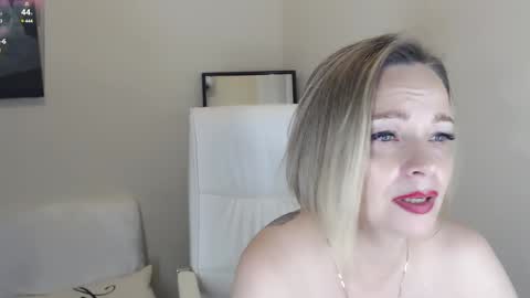Snapshot of tilly_eliot chatting on 12-12-24, 10:42 Tilly online show from 12-12-24, 10:42