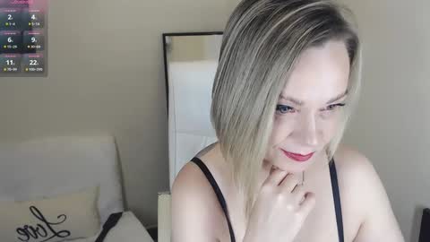 Snapshot of tilly_eliot chatting on 12-20-24, 04:25 Tilly online show from 12-20-24, 04:25