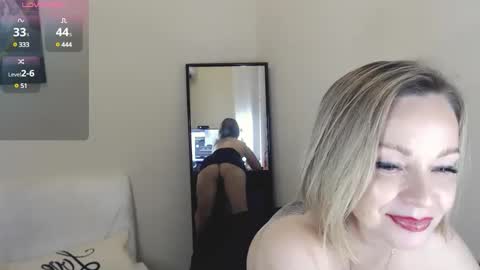 Snapshot of tilly_eliot chatting on 12-30-24, 10:01 Tilly online show from 12-30-24, 10:01