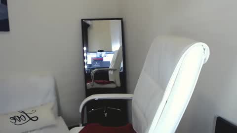 Snapshot of tilly_eliot chatting on 01-03-25, 04:06 Tilly online show from 01-03-25, 04:06