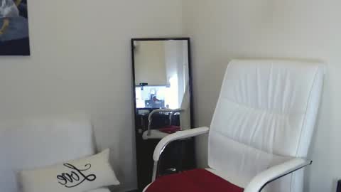 Snapshot of tilly_eliot chatting on 01-07-25, 04:16 Tilly online show from 01-07-25, 04:16