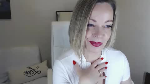 Snapshot of tilly_eliot chatting on 01-09-25, 04:49 Tilly online show from 01-09-25, 04:49