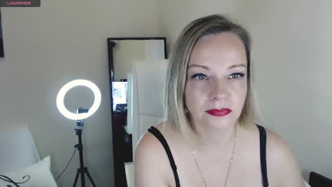 Snapshot of tilly_eliot chatting on 02-03-25, 04:31 Tilly online show from 02-03-25, 04:31