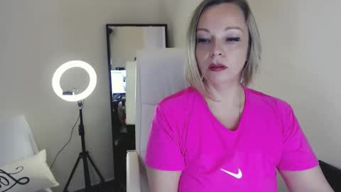 Snapshot of tilly_eliot chatting on 02-04-25, 02:32 Tilly online show from 02-04-25, 02:32