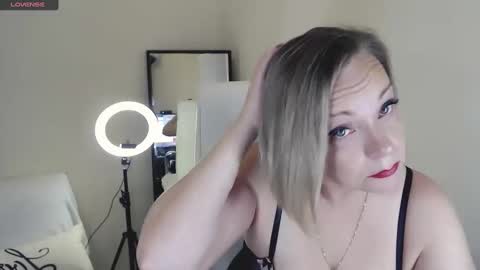 Snapshot of tilly_eliot chatting on 02-06-25, 12:26 Tilly online show from 02-06-25, 12:26