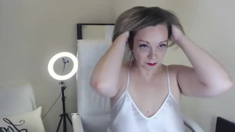Snapshot of tilly_eliot chatting on 02-22-25, 02:08 Tilly online show from 02-22-25, 02:08