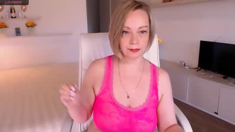 Snapshot of tilly_eliot chatting on 10-10-25, 05:56 Tilly online show from 10-10-25, 05:56