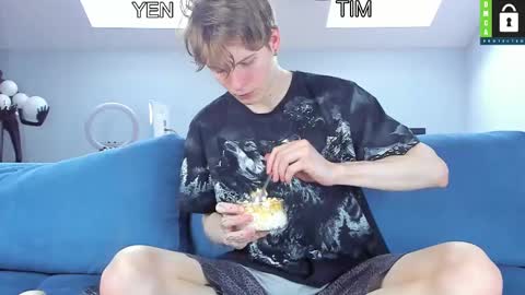 Snapshot of tim_milll chatting on 03-08-25, 08:33 Tim online show from 03-08-25, 08:33