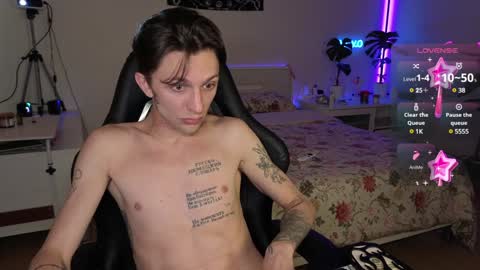 Snapshot of tima_lexikov chatting on 12-17-24, 07:40 Tima Lexikov online show from 12-17-24, 07:40