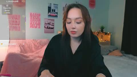 Snapshot of timewithout chatting on 01-06-26, 07:39 Mia online show from 01-06-26, 07:39