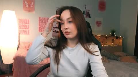 Snapshot of timewithout chatting on 01-08-26, 07:27 Mia online show from 01-08-26, 07:27