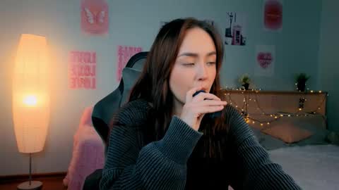 Snapshot of timewithout chatting on 02-02-26, 07:34 Mia online show from 02-02-26, 07:34