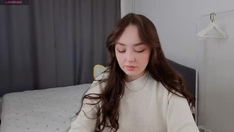 Snapshot of timewithout chatting on 03-06-26, 01:29 Mia online show from 03-06-26, 01:29