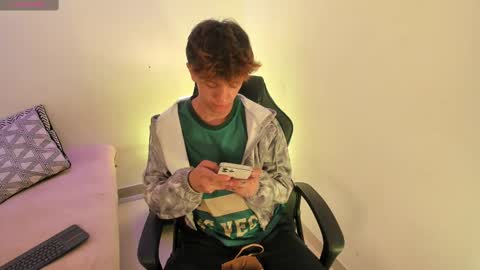 Timothy 21 years old online show from 09-28-25, 04:18