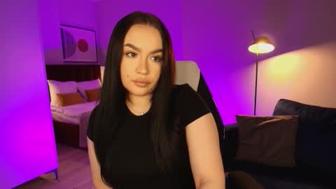 Snapshot of tinafox_ chatting on 02-12-26, 08:20 hi im curvy babyface girlie Tina online show from 02-12-26, 08:20