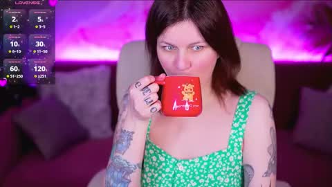 Snapshot of tinamelt chatting on 12-14-25, 07:40 TinaMelt online show from 12-14-25, 07:40