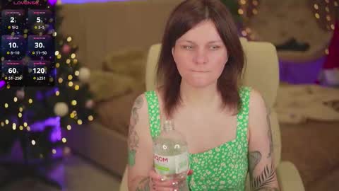 Snapshot of tinamelt chatting on 12-21-25, 07:43 TinaMelt online show from 12-21-25, 07:43