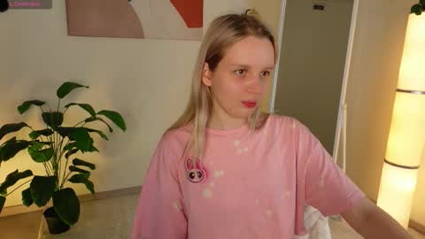 Snapshot of tinasiner chatting on 11-10-25, 03:55 tinasiner online show from 11-10-25, 03:55