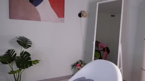 Snapshot of tinasiner chatting on 11-14-25, 03:33 tinasiner online show from 11-14-25, 03:33