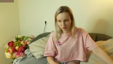 Snapshot of tinasiner chatting on 11-17-25, 03:51 tinasiner online show from 11-17-25, 03:51