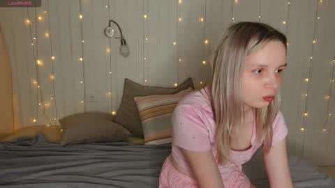 Snapshot of tinasiner chatting on 11-22-25, 04:39 tinasiner online show from 11-22-25, 04:39