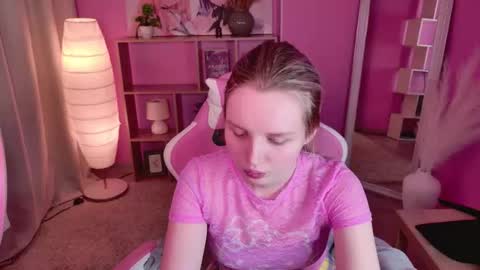 Snapshot of tinasiner chatting on 11-24-25, 02:17 tinasiner online show from 11-24-25, 02:17